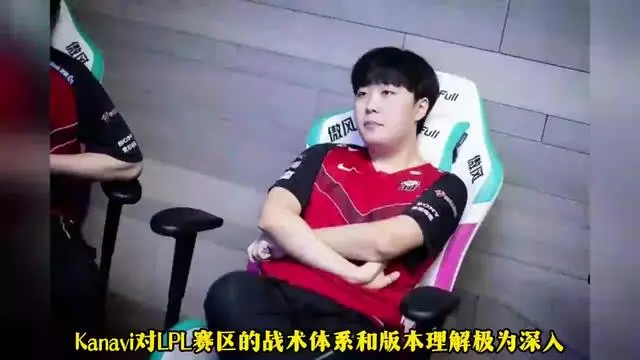 半岛体育-faker绷不住笑gif